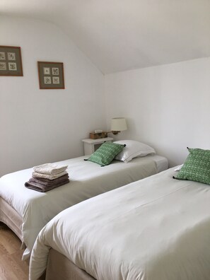 2 chambres, fer et planche à repasser, Wi-Fi, draps fournis