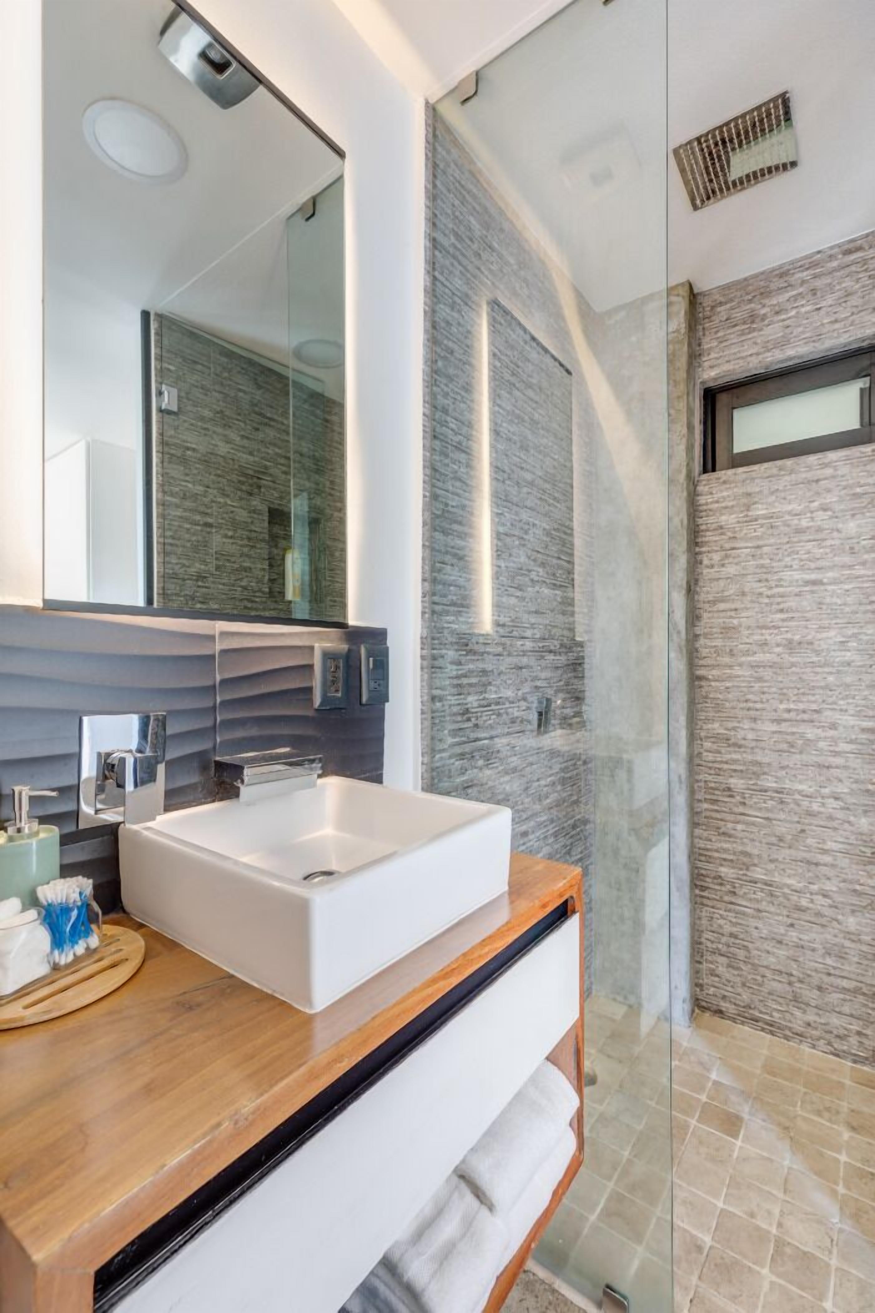 loft, 1 king bed with sofa bed, non smoking (loft 301) | bathroom | shower, rainfall showerhead, free toiletries, hair dryer