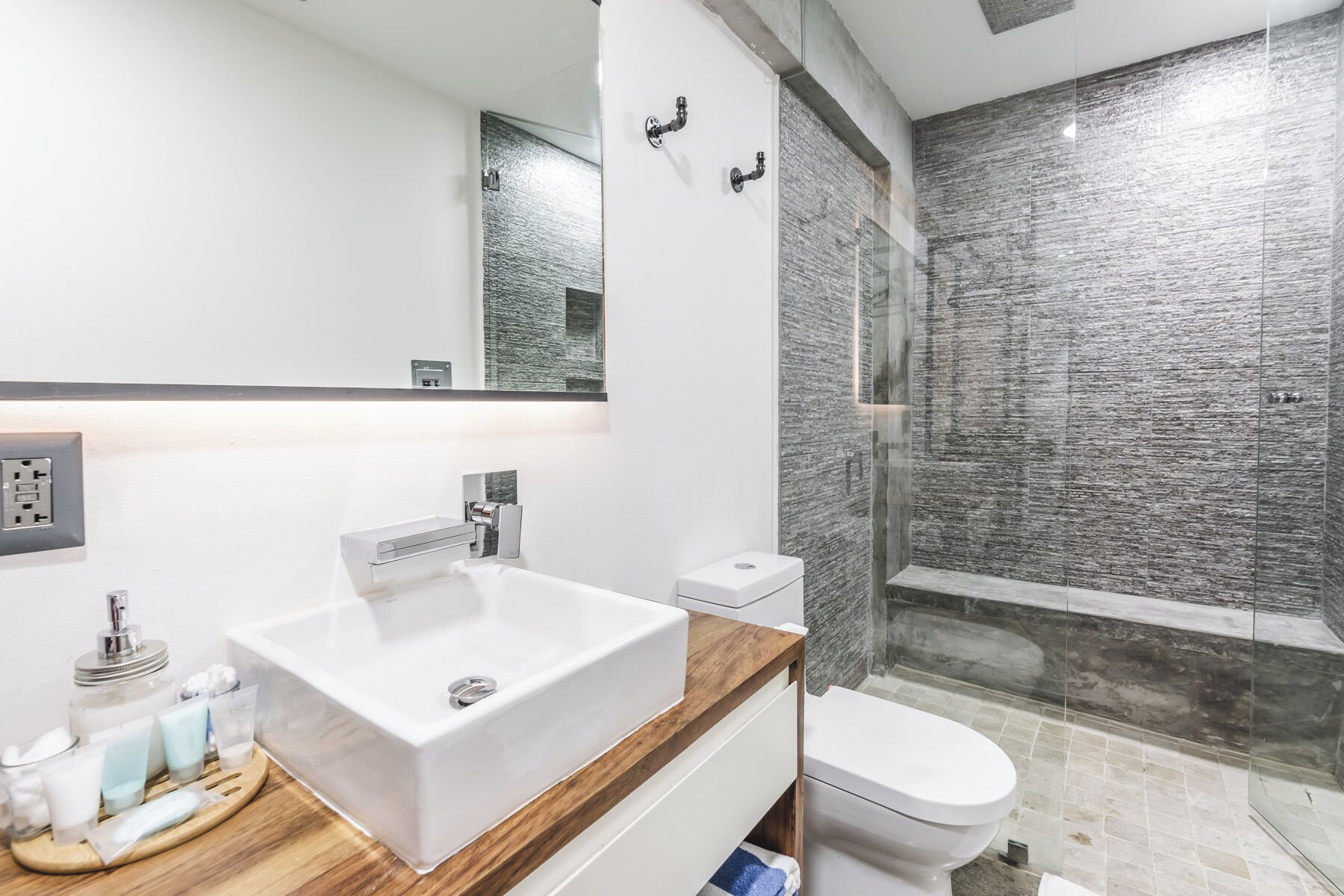 shower, rainfall showerhead, free toiletries, hair dryer