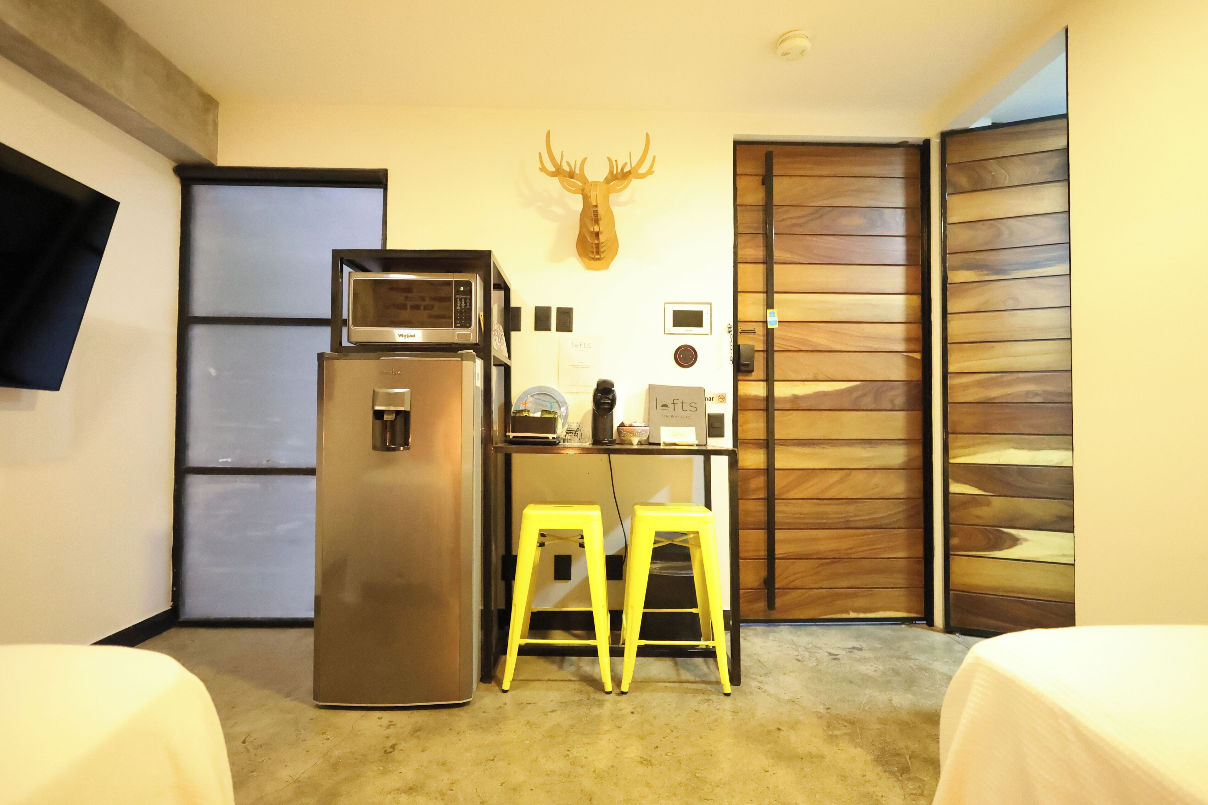 suite 102 : two twin beds | premium bedding, memory-foam beds, individually decorated