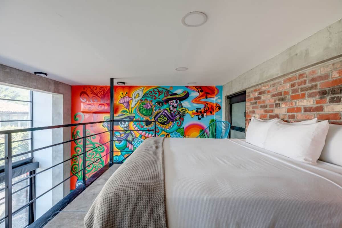 Loft, 1 Katil Raja (King) dengan Katil Sofa, Non Smoking (Loft 201) | Peralatan tempat tidur premium, busa memori, dihias secara berasingan