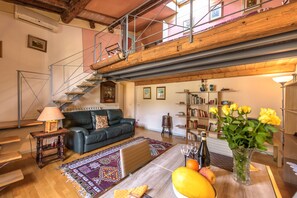 Smart TV, books, stereo