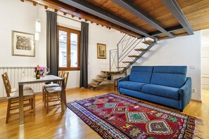 Smart-TV, Bücher, Stereoanlage