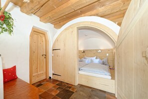 2 bedrooms, in-room safe, iron/ironing board, WiFi