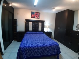 Decoración personalizada, muebles diferentes y escritorio 