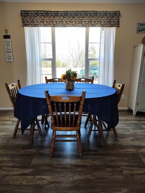 Dining - Mobile Home On 10 Acres new (Bear Lake)