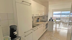 Refrigerador, microondas, horno y lavavajillas 