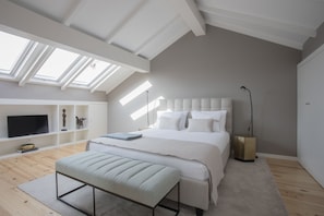 City Penthouse, 2 Bedrooms | 2 bedrooms, individually decorated, individually furnished