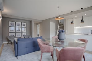 City Penthouse, 2 Bedrooms | Living room