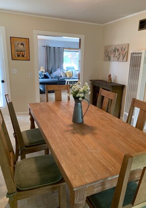 Dining - Cozy Cottage on Beautiful U-Pick Berry Farm- 2 Queens, 4 twin/bunks (Gaviota)