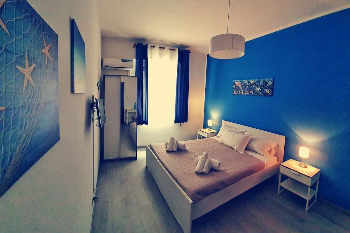 Basic Room, Private Bathroom (External)