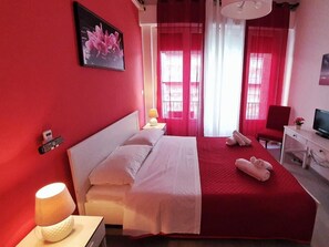 Comfort Tek Büyük Yataklı Oda | Minibar, odada kasa, masa, ses yalıtımı 