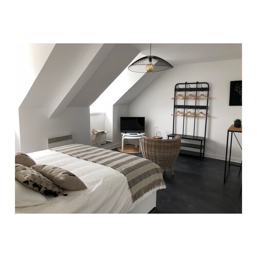 Charming Studio Facing the Port and 100 m from the Beach