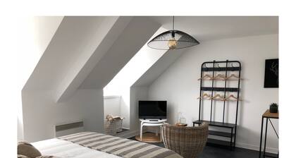 Charming Studio Facing the Port and 100 m from the Beach