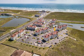 Exterior - Awesome Beach Retreat, 1st Floor, Walking Distance To  the Beach, Pool, Hot Tub (Corpus Christi)
