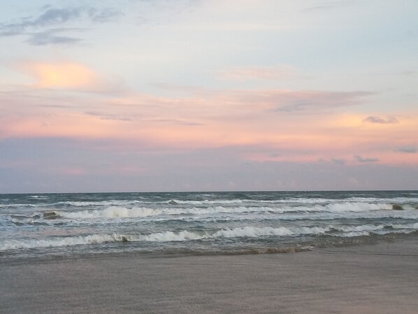 Beach nearby, sun loungers, beach towels