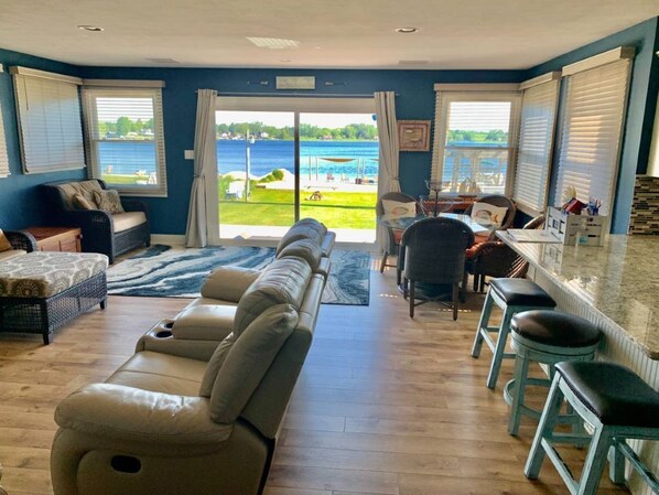 Smart TV, reproductor de DVD, libros y videoteca 