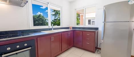 Frigorifero, microonde, forno, macchina per tè/caffè