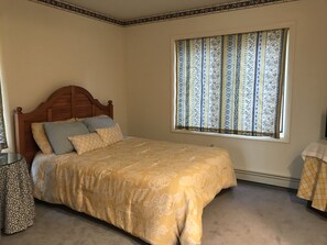 3 bedrooms, iron/ironing board, Internet, bed sheets - Mountain Retreat near Dartmouth & Sunapee (Grantham)