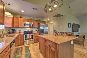 Fridge, microwave, stovetop, dishwasher