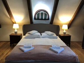 Kamar Desain, 1 Tempat Tidur King dengan tempat tidur Sofa, balkon, pemandangan kebun | Seprai premium, tempat tidur Tempur-Pendic, dan didekorasi berbeda-beda