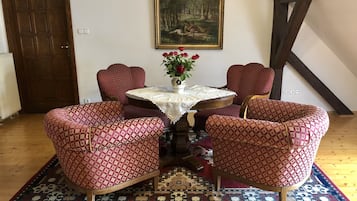 Superior Room, 1 Queen Bed with Sofa bed, Partial Lake View | Premium bedding, Tempur-Pedic beds, individually decorated