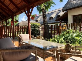 Quarto romântico, várias camas, terraço, no piso térreo | Vista do quarto