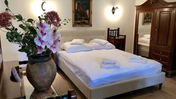 Room, 1 Queen Bed, Terrace, Ground Floor (Pet friendly) | Premium bedding, Tempur-Pedic beds, individually decorated