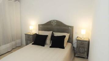 2 slaapkamers, een strijkplank/strijkijzer, reisbedje, gratis wifi