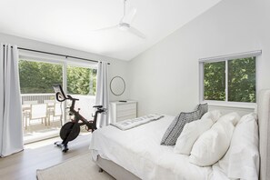 5 bedrooms, free WiFi, bed sheets - AVAIL for US OPEN 2026: Pristine, tranquil, newly renovated Southampton gem (Southampton)