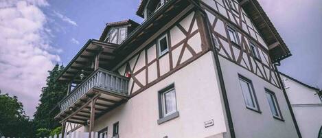 المنشأة من الخارج