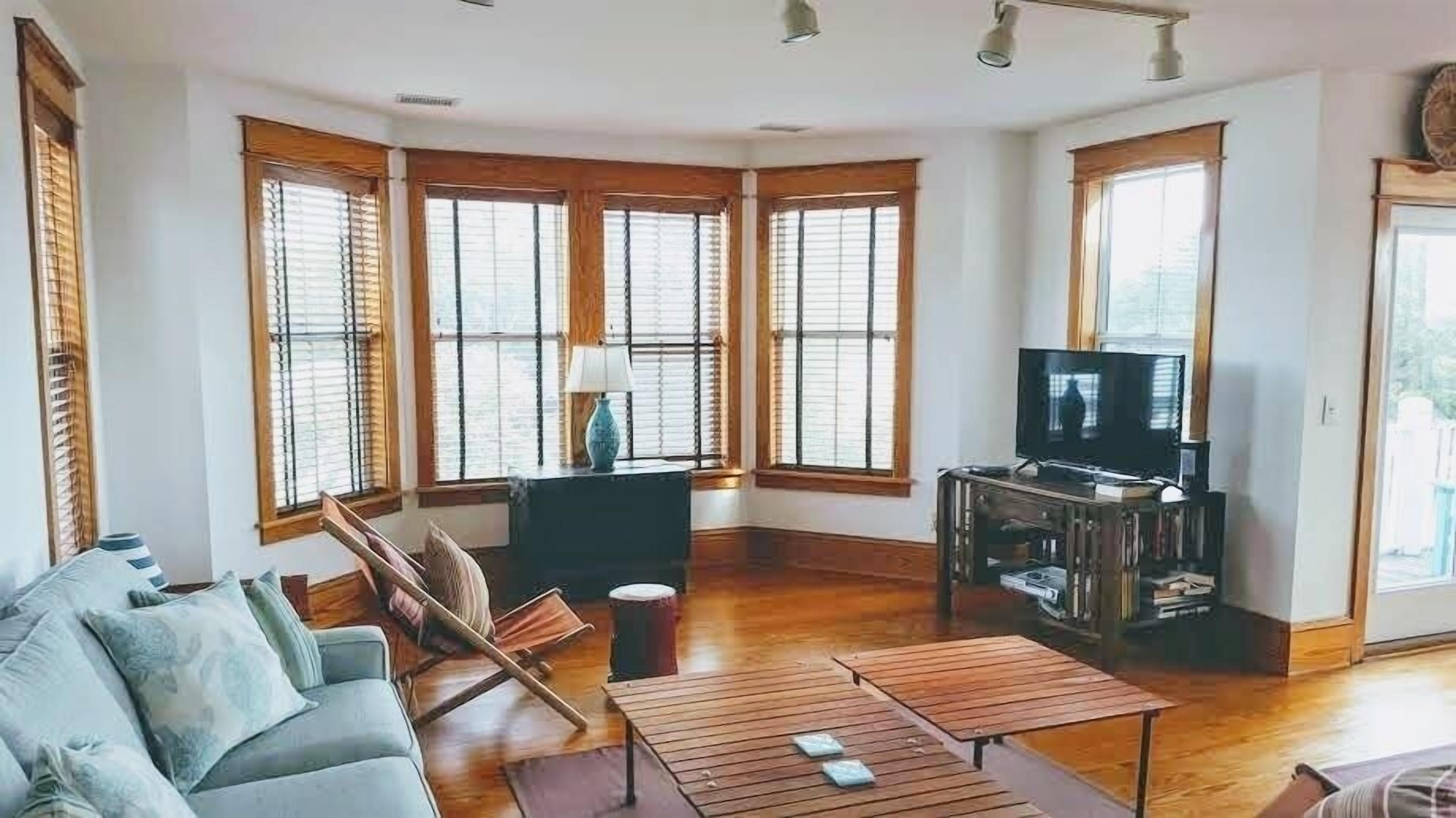 Cook's Condo - Historic Manteo