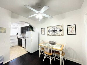 Dining - Beautiful Getaway In Central Saint Louis! (St. Louis)