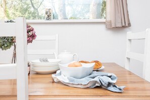 Dining - Croft Cottage, set in acres of mature gardens (Goonhavern)