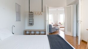 2 bedrooms, desk, iron/ironing board, WiFi