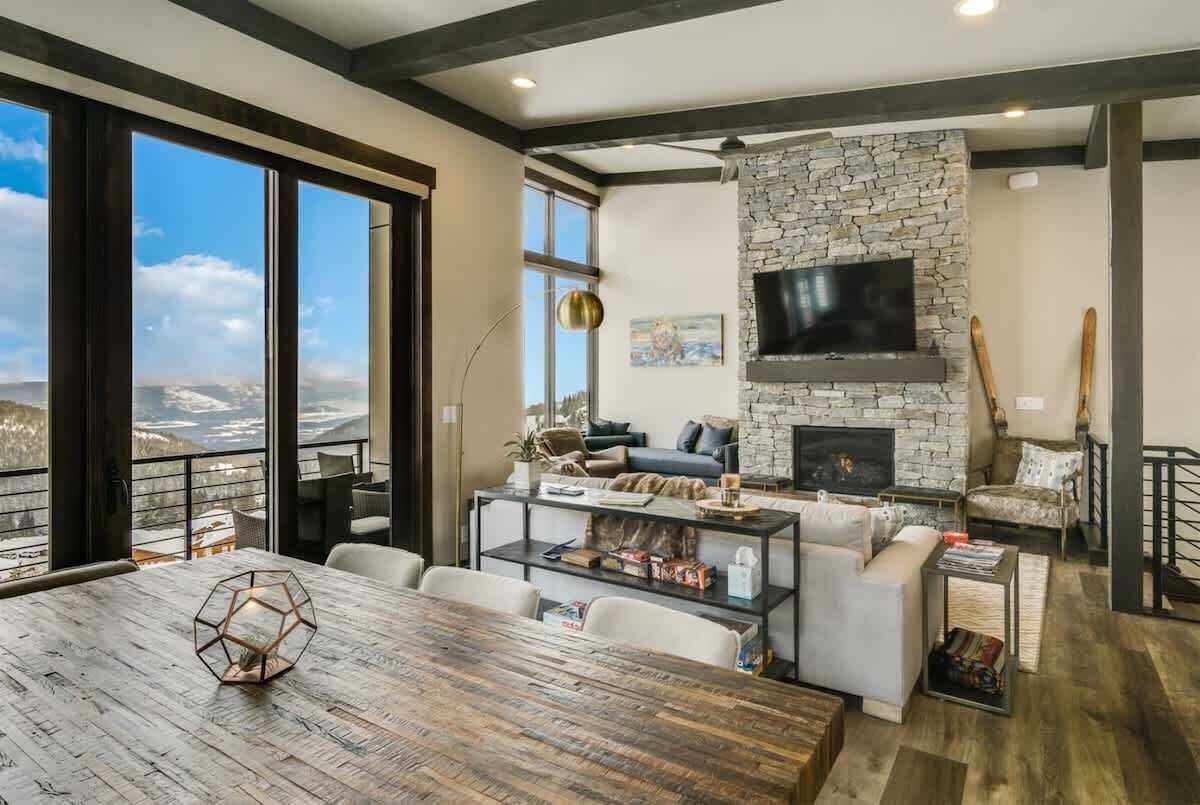 Smart TV, fireplace, offices