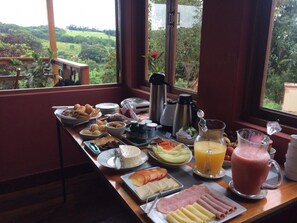 Free daily cooked-to-order breakfast  - Pousada Villa Domaso (Brumadinho)