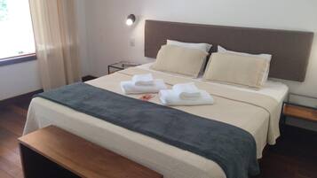 Roupas de cama premium, frigobar, Wi-Fi de cortesia, roupa de cama