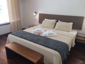 Ropa de cama de alta calidad, minibar, wifi gratis y ropa de cama 