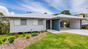 A modern two-story house with a covered garage and a well-maintained lawn. - 25 Cooloola Drive - Rainbow Beach. Stunning, Modern, Open Plan Beach House. Wifi. (RAINBOW BEACH)