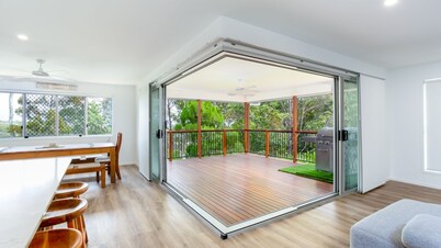 25 Cooloola Drive - Rainbow Beach. Stunning, Modern, Open Plan Beach House. Wifi.