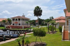 Exterior - Vacation in Paradise! Dock available-Walk to Pool & Fishing Pier! Kayaks & Bikes (Homosassa)