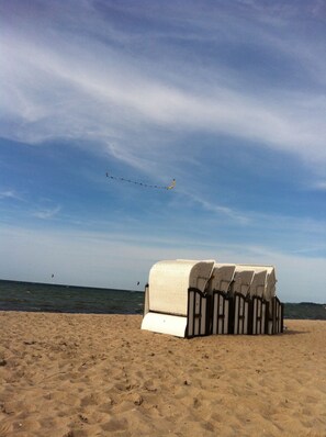Plage à proximité, chaises longues