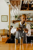 Se sirven cenas y cocina local