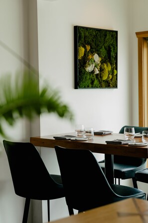 Dinner served - Pluvio Restaurant and Rooms (Ucluelet)