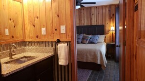 2 bedrooms, free WiFi, bed sheets - Cabin Located on Tannenbaum Golf Course in Drasco, AR.  (Drasco)
