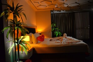 Luksuskattohuoneisto | Minibaari, tallelokero huoneessa, ilmainen Wi-Fi, vuodevaatteet