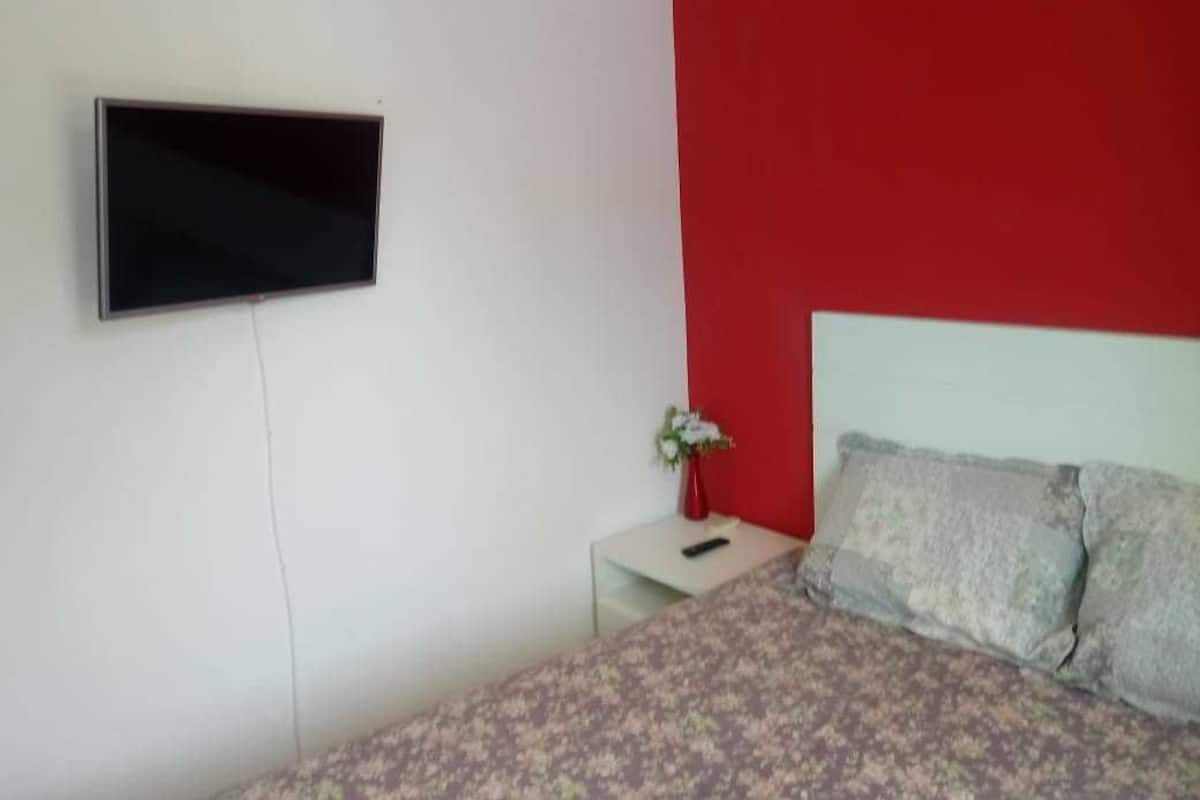 Apartment, 2 Bedrooms | Blackout drapes, iron/ironing board, free WiFi