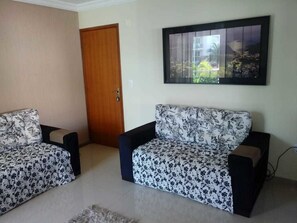 Apartment, 2 Schlafzimmer | Wohnzimmer | Flachbildfernseher