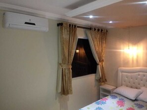 Deluxe-huoneisto, 3 makuuhuonetta | Pimennysverhot, silitysrauta/-lauta, ilmainen Wi-Fi